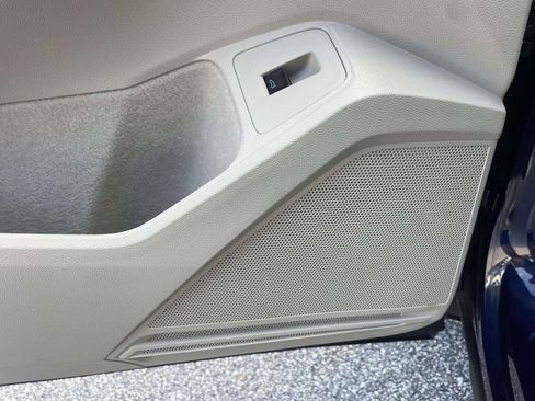 Certified 2022 Volkswagen Tiguan SE FWD image 23