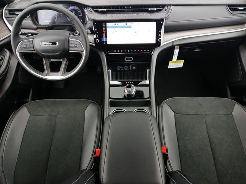 New 2026 Jeep Grand Cherokee Altitude image 20