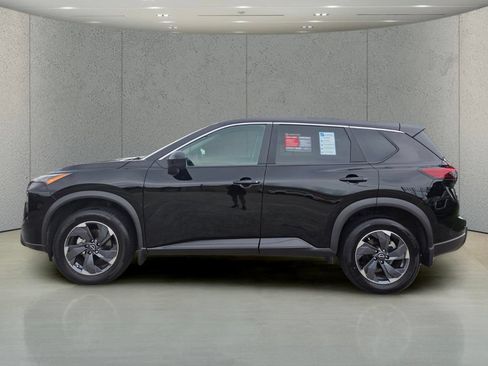Used 2026 Nissan Rogue SV FWD image 2