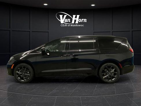 New 2026 Chrysler Pacifica Limited w/ S Appearance Package AWD/4WD image 13