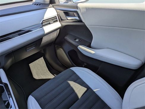 New 2025 Mitsubishi Outlander SE image 16