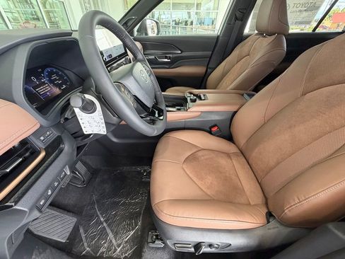 New 2026 Toyota Grand Highlander AWD Hybrid image 17