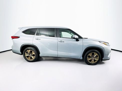 Used 2023 Toyota Highlander Bronze Edition image 11