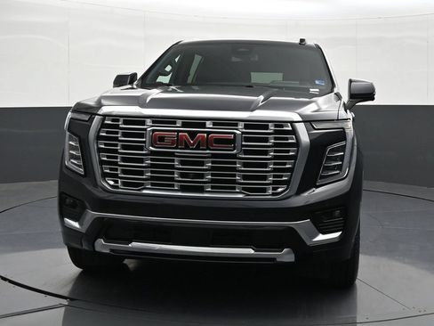 Used 2025 GMC Yukon XL Denali AWD/4WD image 8