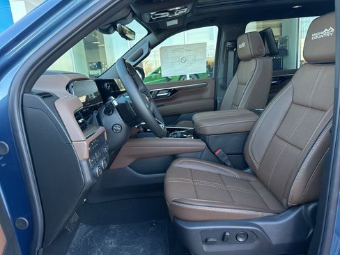 New 2026 Chevrolet Suburban High Country AWD/4WD image 19