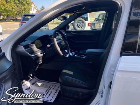 New 2025 Jeep Grand Cherokee Altitude AWD/4WD image 8