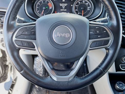 Used 2019 Jeep Cherokee Limited AWD/4WD image 19