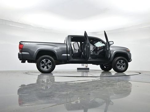 Used 2016 Toyota Tacoma TRD Sport image 48