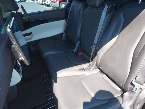 Used 2024 Kia Carnival SX FWD image 28