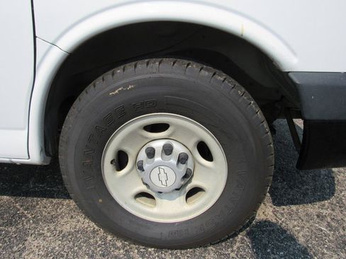 Used 2016 Chevrolet Express 2500 RWD image 10