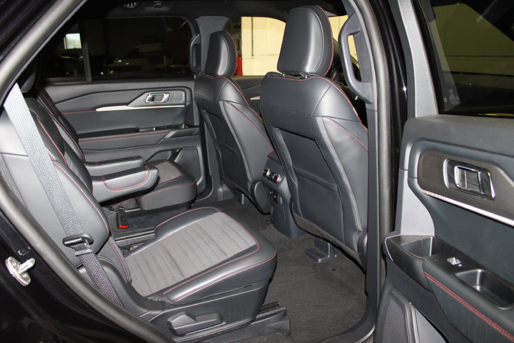 Used 2025 Ford Explorer ST-Line AWD/4WD image 33