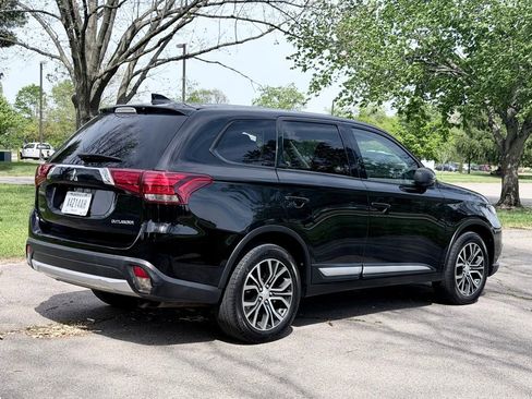 Used 2017 Mitsubishi Outlander ES AWD/4WD image 34