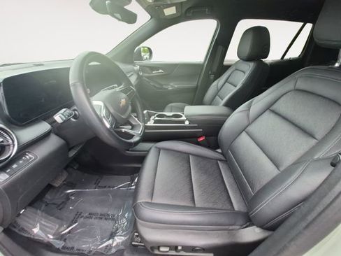 Used 2025 Chevrolet Equinox LT w/ Convenience Package II AWD/4WD image 9