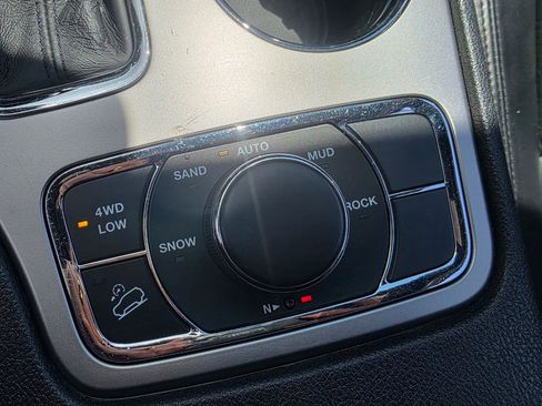 Used 2018 Jeep Grand Cherokee Limited AWD/4WD image 11
