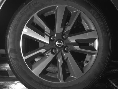 Used 2025 Nissan Versa SV FWD image 18