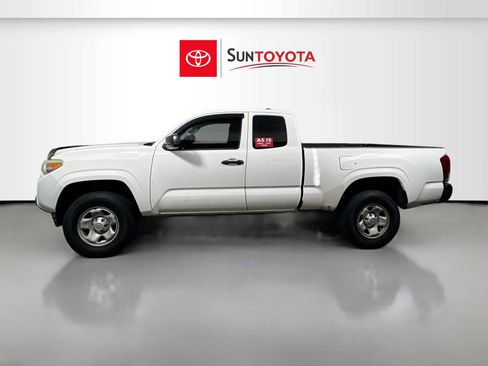 Used 2018 Toyota Tacoma SR image 7