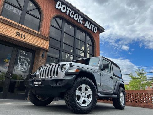 Used 2018 Jeep Wrangler Sport AWD/4WD image 3