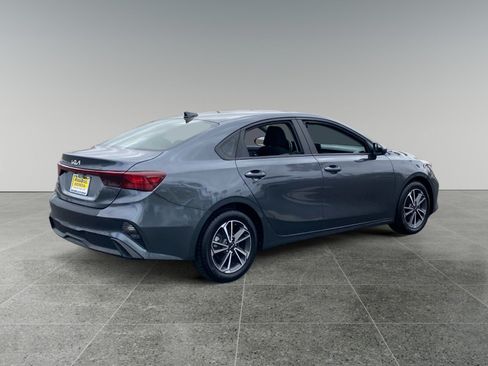 Used 2022 Kia Forte LXS FWD image 5