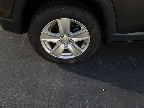 Used 2022 Jeep Compass Latitude FWD image 7