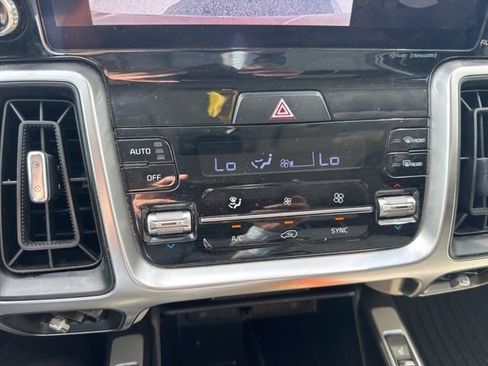 Used 2022 Kia Sorento EX image 10