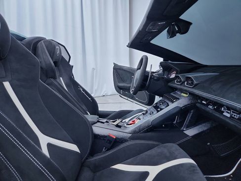 Used 2019 Lamborghini Huracan Performante image 23