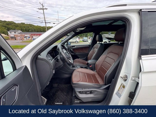 Used 2022 Volkswagen Tiguan SEL R-Line AWD/4WD image 32