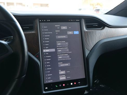 Used 2018 Tesla Model X 75D image 40