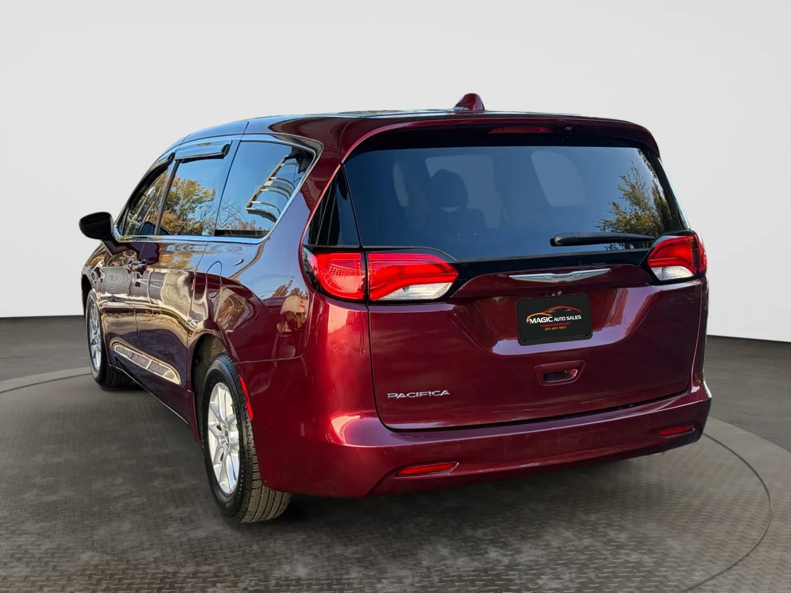 Used 2017 Chrysler Pacifica LX FWD image 8