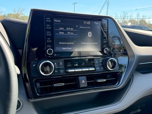 Used 2022 Toyota Highlander XLE image 19