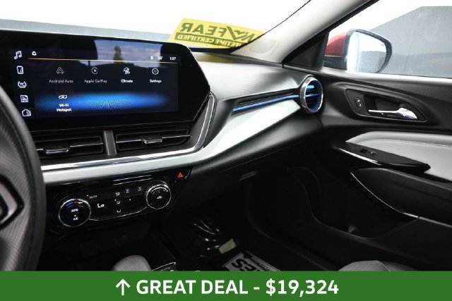 Used 2025 Chevrolet Trax LT FWD image 23