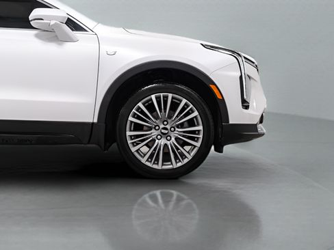 Used 2024 Cadillac XT4 Premium Luxury AWD/4WD image 7
