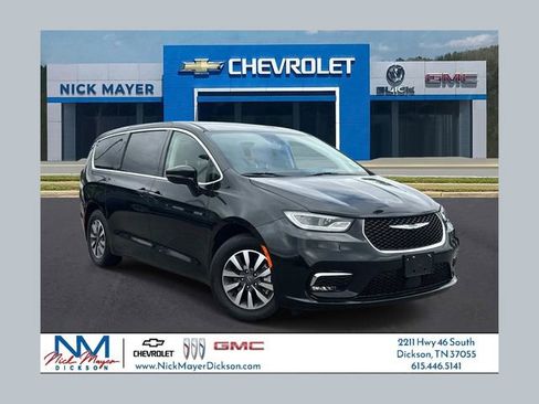 Used 2024 Chrysler Pacifica Limited FWD image 1