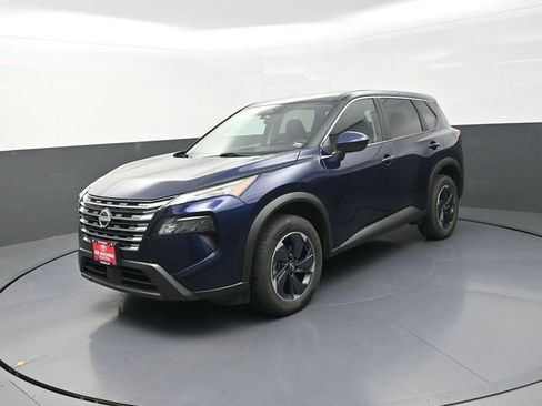 Used 2024 Nissan Rogue SV AWD/4WD image 3