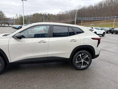 New 2026 Chevrolet Trax RS image 7