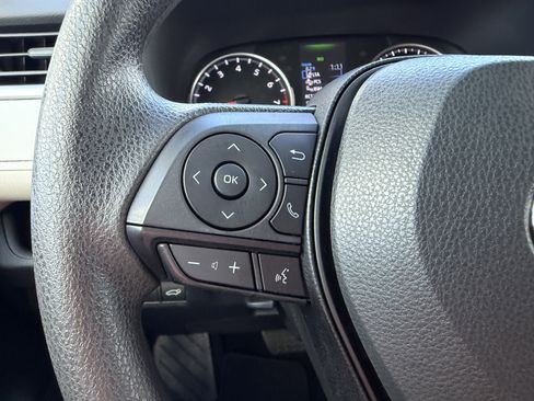 Used 2022 Toyota RAV4 XLE image 28