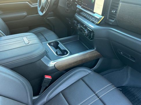 Used 2025 Chevrolet Silverado 2500 High Country w/ High Country Premium Package image 15