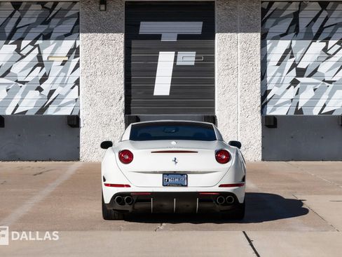 Used 2015 Ferrari California T image 13