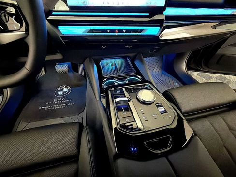 Used 2026 BMW i5 eDrive40 w/ Premium Package image 18