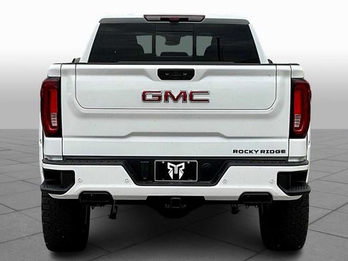 New 2025 GMC Sierra 1500 AT4 w/ AT4 Premium Package AWD/4WD image 4