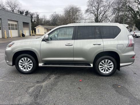 Used 2021 Lexus GX 460 Premium w/ Premium Package image 4