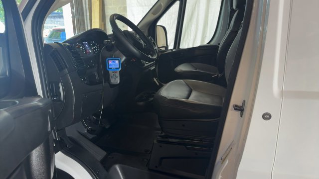 Used 2025 RAM ProMaster 2500 w/ Convenience Group FWD image 9