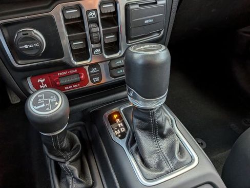 Used 2024 Jeep Gladiator Rubicon image 24