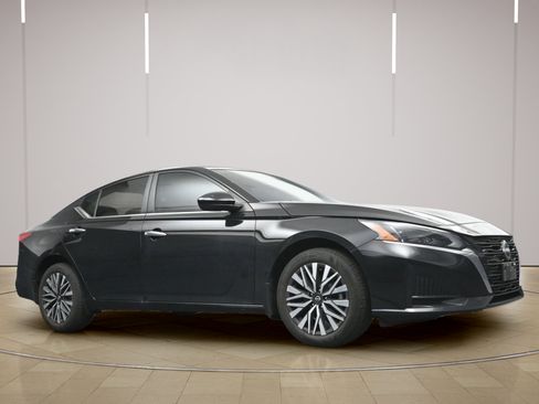 Certified 2024 Nissan Altima 2.5 SV w/ SV Premium Package AWD/4WD image 23