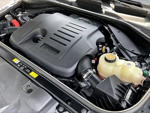 Used 2025 Land Rover Range Rover Sport image 31