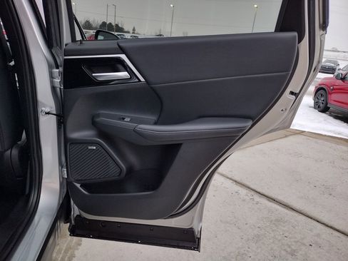 New 2026 Mitsubishi Outlander SE image 32