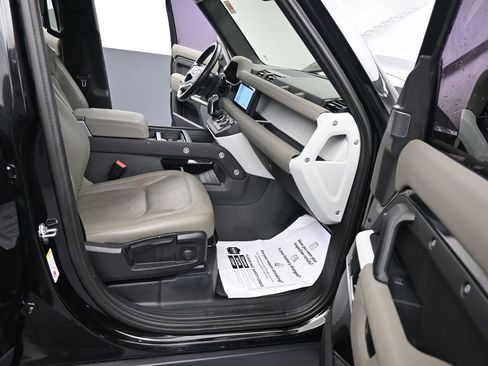 Used 2022 Land Rover Defender 110 S image 24