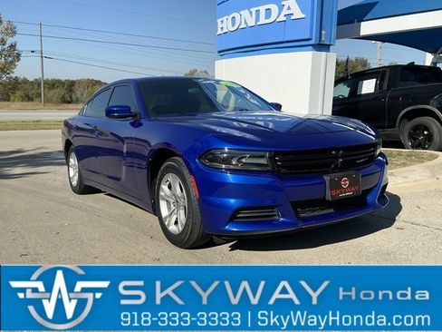 Used 2020 Dodge Charger SXT image 1