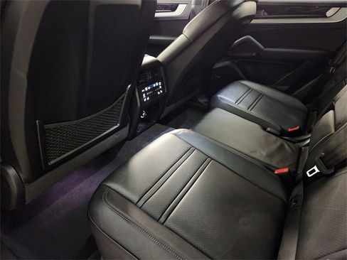 Used 2024 Porsche Cayenne Coupe image 29