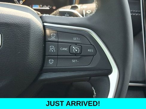 Used 2025 Jeep Grand Cherokee Laredo X w/ Luxury Tech Group I AWD/4WD image 23