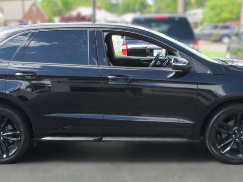 Used 2019 Ford Edge ST w/ Equipment Group 401A AWD/4WD image 3